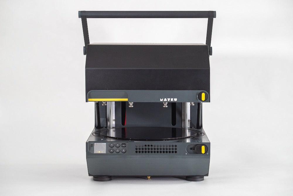 Mayku Multiplier 3D Print. Deze desktop pressure former kan razendsnel een negatief maken van uw 3d-print of ander object. Neem contact op voor meer informatie of maak een afspraak en kom hem bekijken in onze showroom! Maak volledig transparante prototypes, gedetailleerde end-parts en complexe giet vormen en flexibele mallen. Maak onderdelen met een hoog detailniveau en nauwkeurigheid vergelijkbaar met spuitgieten tegen een fractie van de kosten.