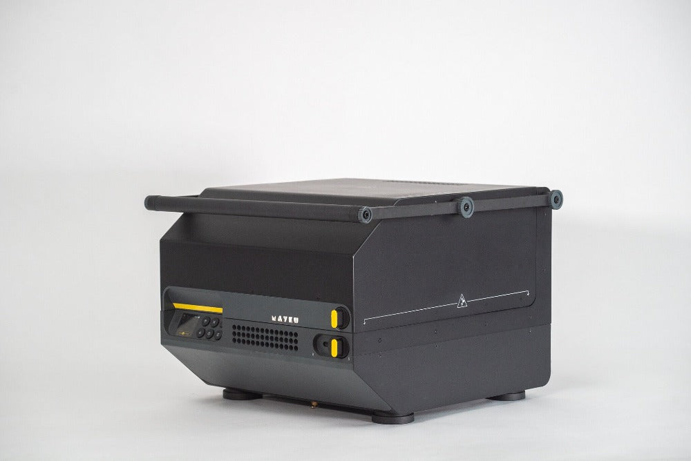 Mayku Multiplier 3D Print. Deze desktop pressure former kan razendsnel een negatief maken van uw 3d-print of ander object. Neem contact op voor meer informatie of maak een afspraak en kom hem bekijken in onze showroom! Maak volledig transparante prototypes, gedetailleerde end-parts en complexe giet vormen en flexibele mallen. Maak onderdelen met een hoog detailniveau en nauwkeurigheid vergelijkbaar met spuitgieten tegen een fractie van de kosten.