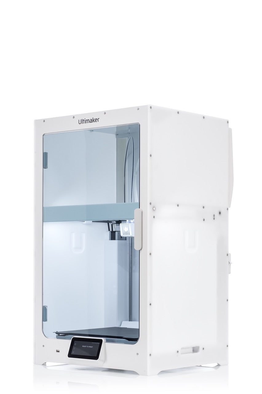 Ultimaker S7. De nieuwe s7 heeft verbeterde specs van de s5 en onder andere voorzien van een flexible bouwplaat, een actieve fail sensor welke in kan grijpen wanneer een print dreigt te mislukken.