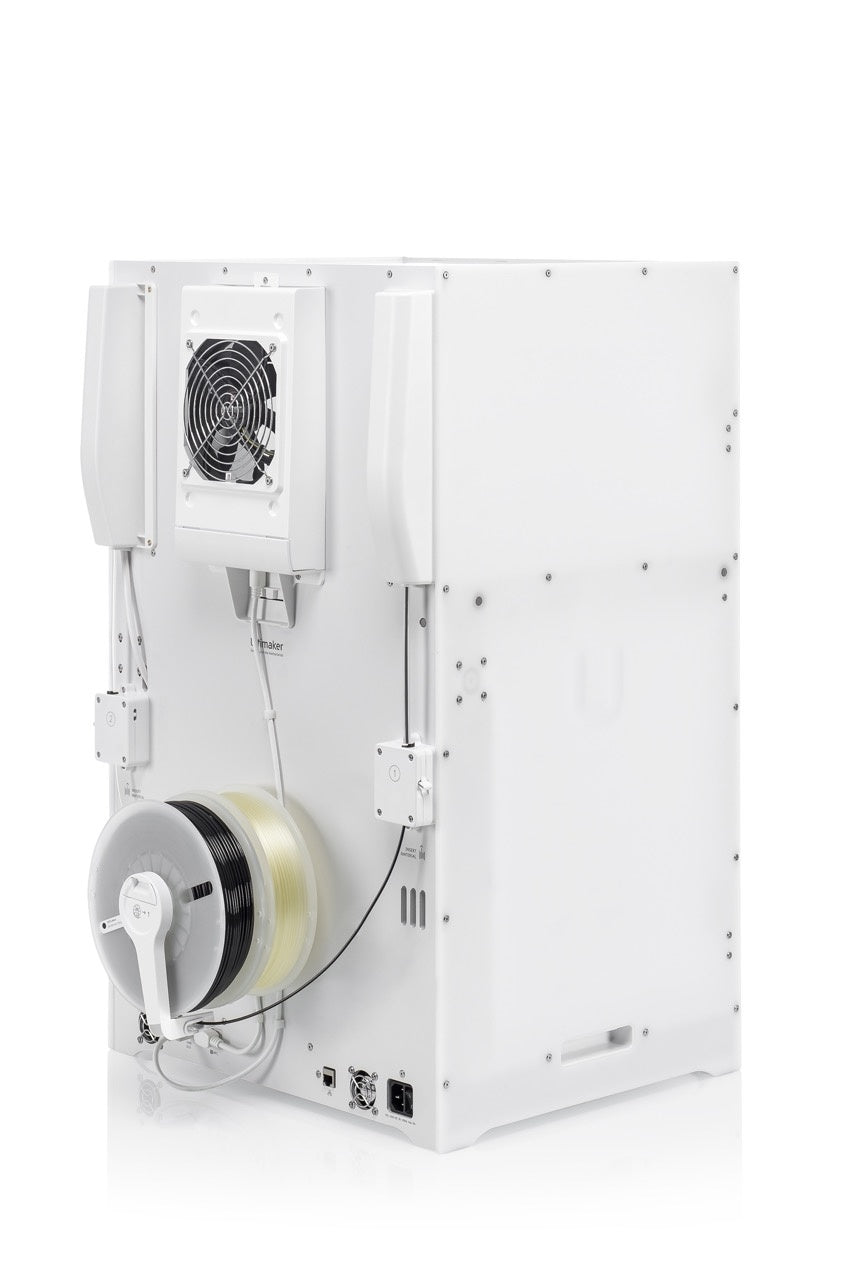 Ultimaker S7. De nieuwe s7 heeft verbeterde specs van de s5 en onder andere voorzien van een flexible bouwplaat, een actieve fail sensor welke in kan grijpen wanneer een print dreigt te mislukken.