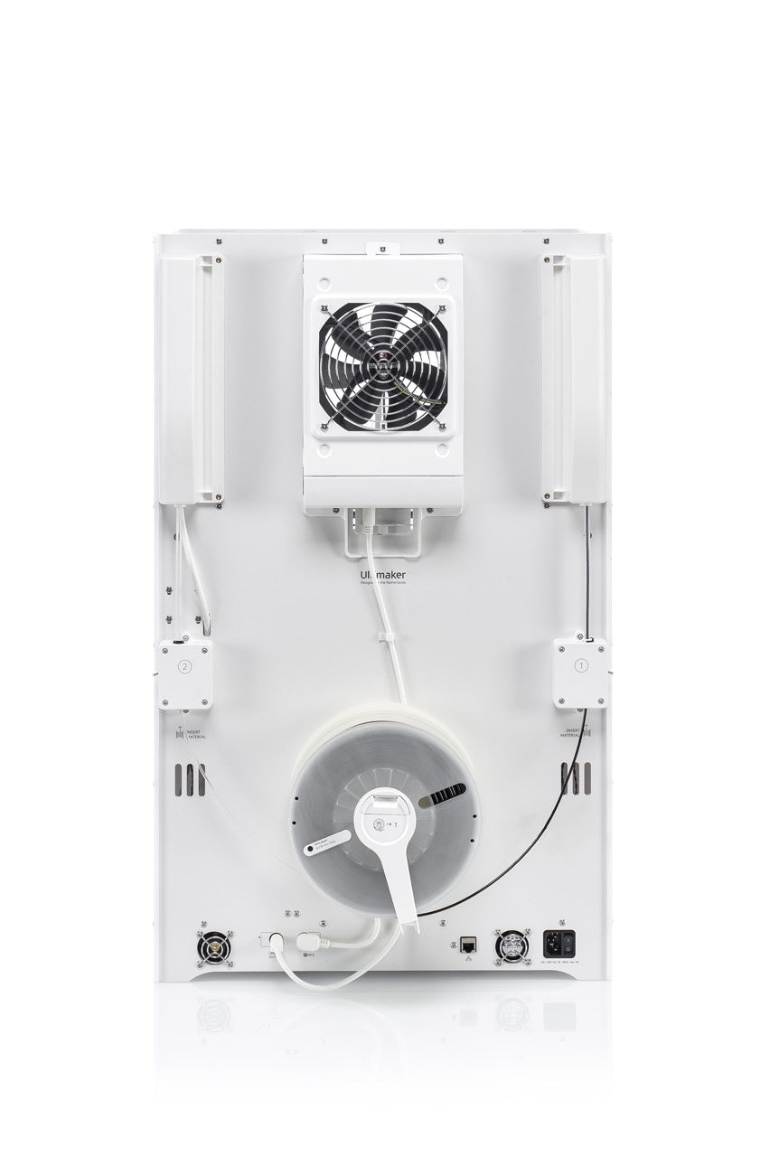 Ultimaker S7. De nieuwe s7 heeft verbeterde specs van de s5 en onder andere voorzien van een flexible bouwplaat, een actieve fail sensor welke in kan grijpen wanneer een print dreigt te mislukken.