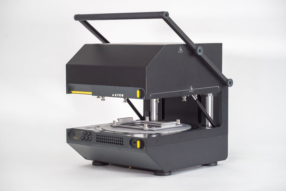 Mayku Reducing Plate Verminder afval, open een wereld van nieuwe materialen Naadloos geïntegreerd met de Mayku Multiplier, condenseert de nieuwe Reducing Plate het vormgebied van de Multiplier tot A4- of US-letterformaat, waardoor toegang wordt geboden tot honderden wereldwijde plaatleveranciers die rechte vellen aanbieden.