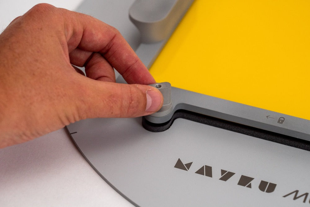 Mayku Reducing Plate Verminder afval, open een wereld van nieuwe materialen Naadloos geïntegreerd met de Mayku Multiplier, condenseert de nieuwe Reducing Plate het vormgebied van de Multiplier tot A4- of US-letterformaat, waardoor toegang wordt geboden tot honderden wereldwijde plaatleveranciers die rechte vellen aanbieden.