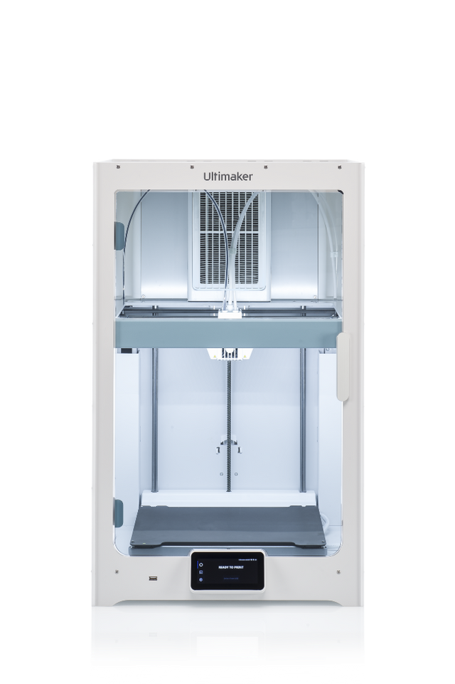 Ultimaker S7. De nieuwe s7 heeft verbeterde specs van de s5 en onder andere voorzien van een flexible bouwplaat, een actieve fail sensor welke in kan grijpen wanneer een print dreigt te mislukken.